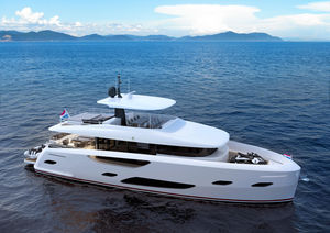 yate a motor de crucero / flybridge / de aluminio / de desplazamiento