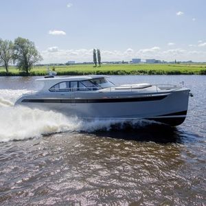 yate a motor de crucero 1