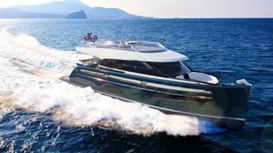 yate a motor de crucero 1