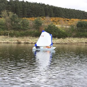 barco de vela ligera individual