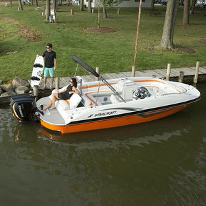 deck-boat fueraborda