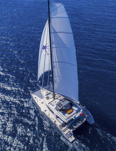 yate de vela catamarán / de gran crucero / con fly / con 4 o 5 camarotes