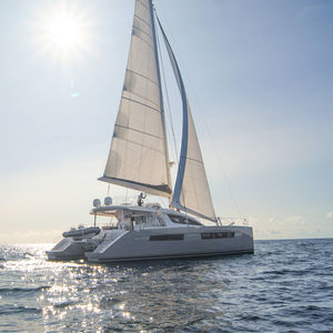 yate de vela catamarán