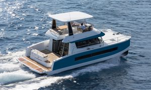 barco cabinado catamarán / intraborda / bimotor / con fly