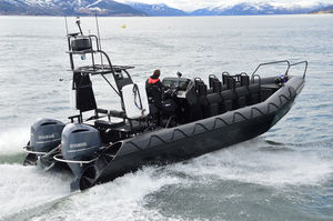 barco profesional embarcación de apoyo al buceo
