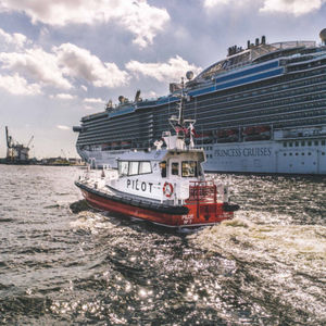 barco profesional embarcación piloto
