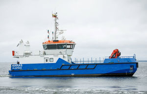 barco profesional embarcación de apoyo al buceo