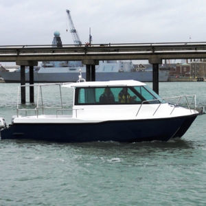 cabin-cruiser catamarán