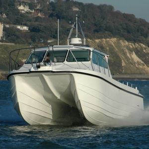 cabin-cruiser catamarán