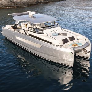 barco cabinado catamarán