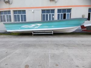 barco de motor de pesca-paseo fueraborda 1