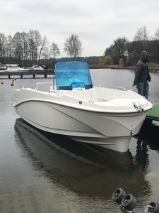 barco de motor de pesca-paseo fueraborda