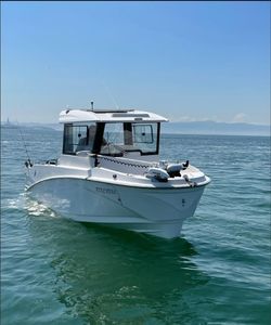 barco de motor de pesca-paseo fueraborda