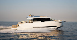 yate a motor de crucero