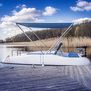 bote catamarán