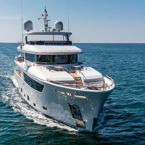superyate de crucero / raised pilothouse / con 5 camarotes