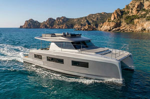 trawler catamarán 1