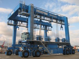 travel lift con dirección en todas las ruedas
