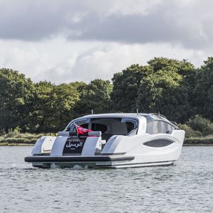 barco cabinado stern-drive / bimotor / open / embarcación auxiliar para mega-yate