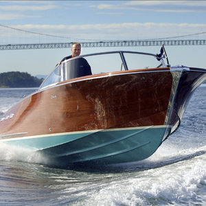 runabout clásico / intraborda / bimotor / con doble consola