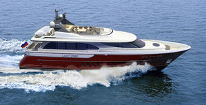 yate a motor de crucero
