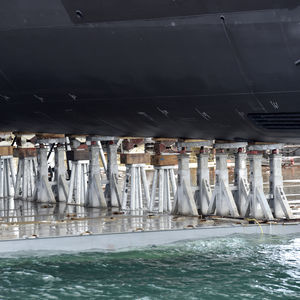 pie de puesta en dique para barco de motor 1