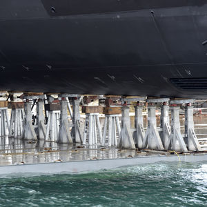 pie de puesta en dique para barco de motor 1