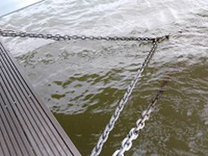 fijación para pantalán flotante