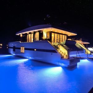 iluminación subacuática para barco