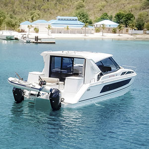 barco cabinado catamarán