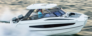 barco cabinado catamarán 1