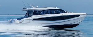 barco cabinado catamarán 1