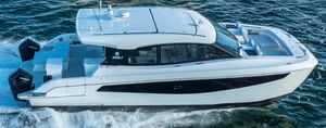 barco cabinado catamarán 1