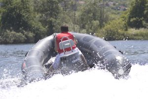 barco profesional embarcación de apoyo al buceo