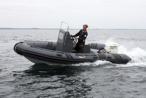 barco profesional embarcación de apoyo al buceo