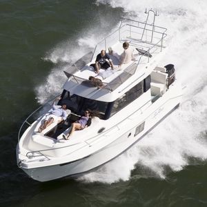 cabin-cruiser fueraborda