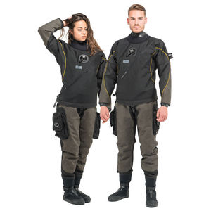 traje seco de buceo
