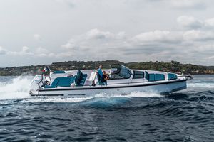 barco cabinado fueraborda 1