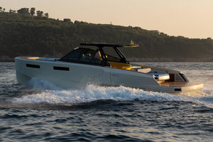 yate a motor de crucero 1