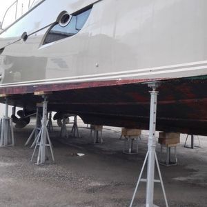 pie de puesta en dique para barco