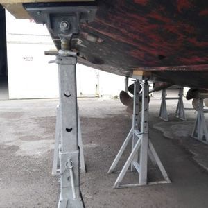 pie de puesta en dique para barco