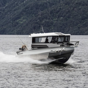barco de motor de pesca-paseo fueraborda 1
