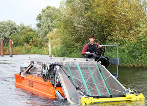 barco recolector de algas