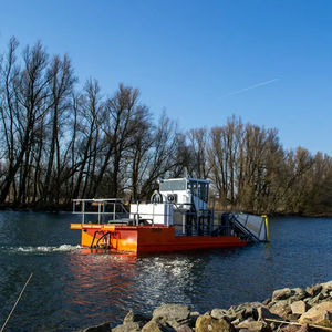 barco profesional barco recolector de algas 1