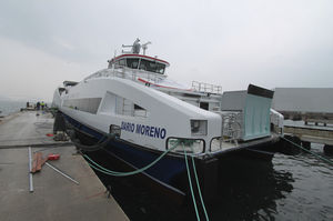 ferri de pasajeros catamarán