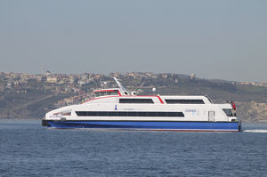 ferri de pasajeros catamarán