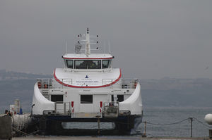 ferri de pasajeros catamarán