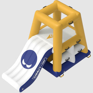 juego acuático pirámide