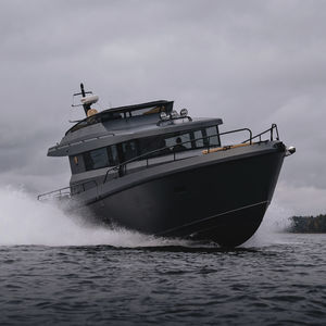 barco cabinado intraborda 1
