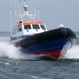 barco de salvamento / intraborda / embarcación neumática semirrígida